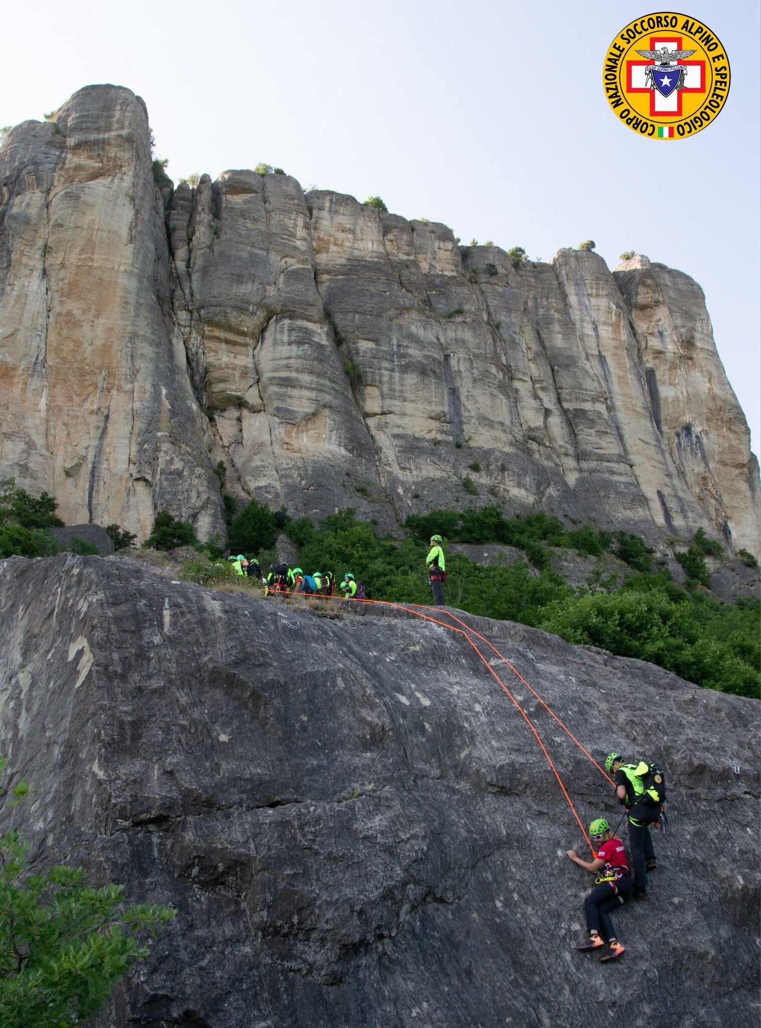 7 e 8 giugno 2025. Pietra di Bismantova (Castelnovo ne Monti - RE). esercitazione di soccorso in ambiente impervio organizzata dal SAER