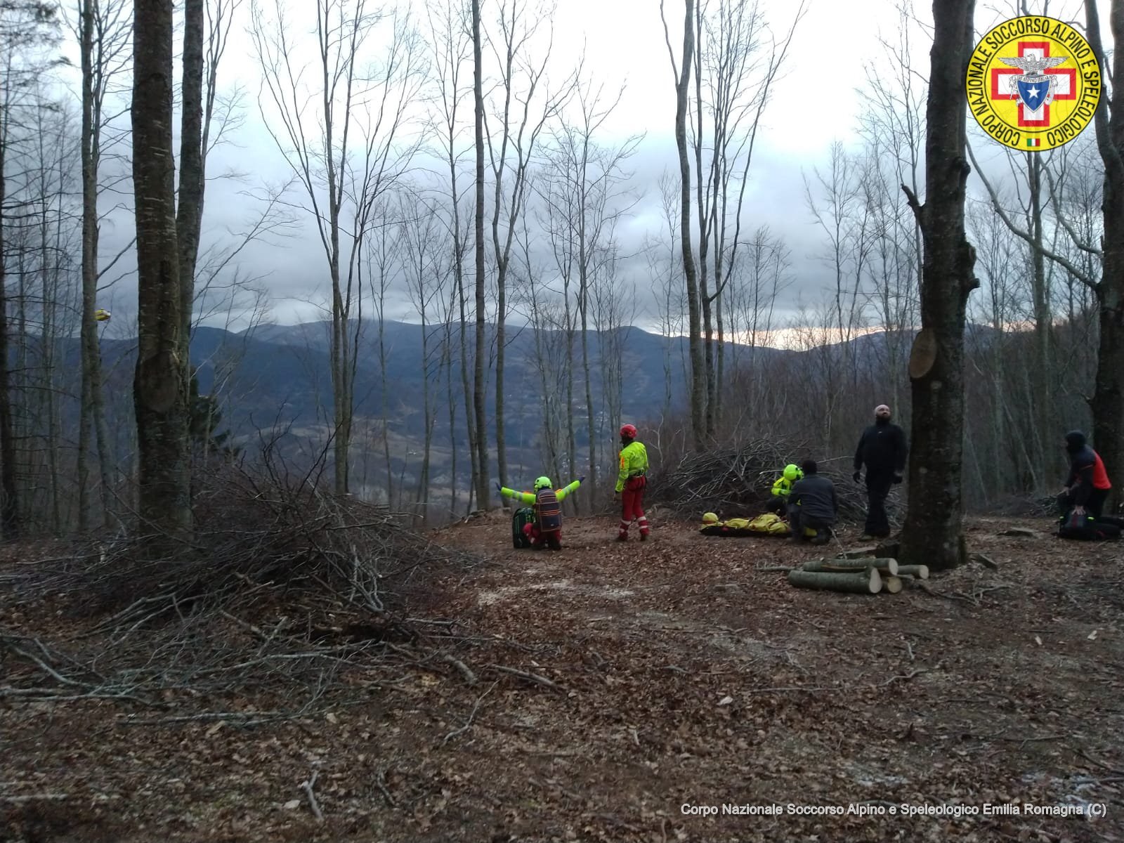 16 gennaio 2019. Fiumalbo (Modena). Boscaiolo colpito da una pianta; trasportato all'Ospedale in elicottero.