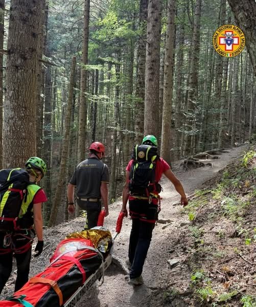 18 agosto 2025. Rifugio Segheria (Villa Minozzo - Re) Escursionista infortunata, recuperata dal Soccorso Alpino