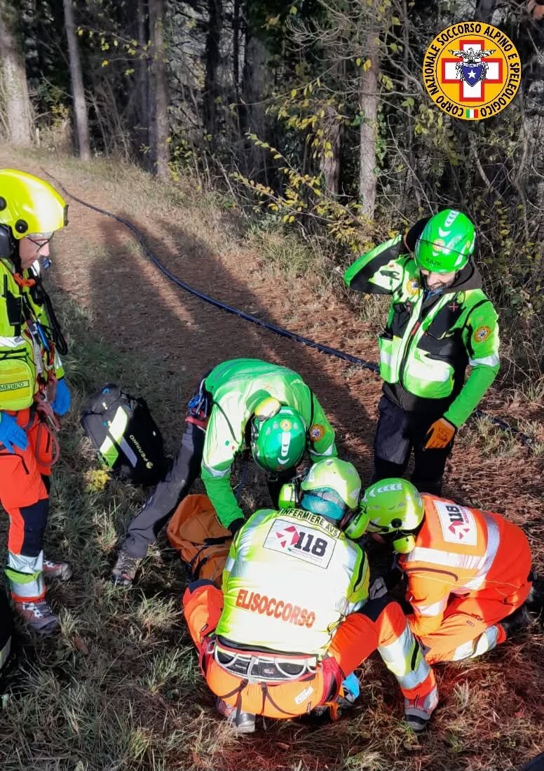 6 dicembre 2025. Casola Valsenio (RA). Soccorso escursionista caduto su sentiero. 6 dicembre 2025. Casola Valsenio (RA). Soccorso escursionista caduto su sentiero.