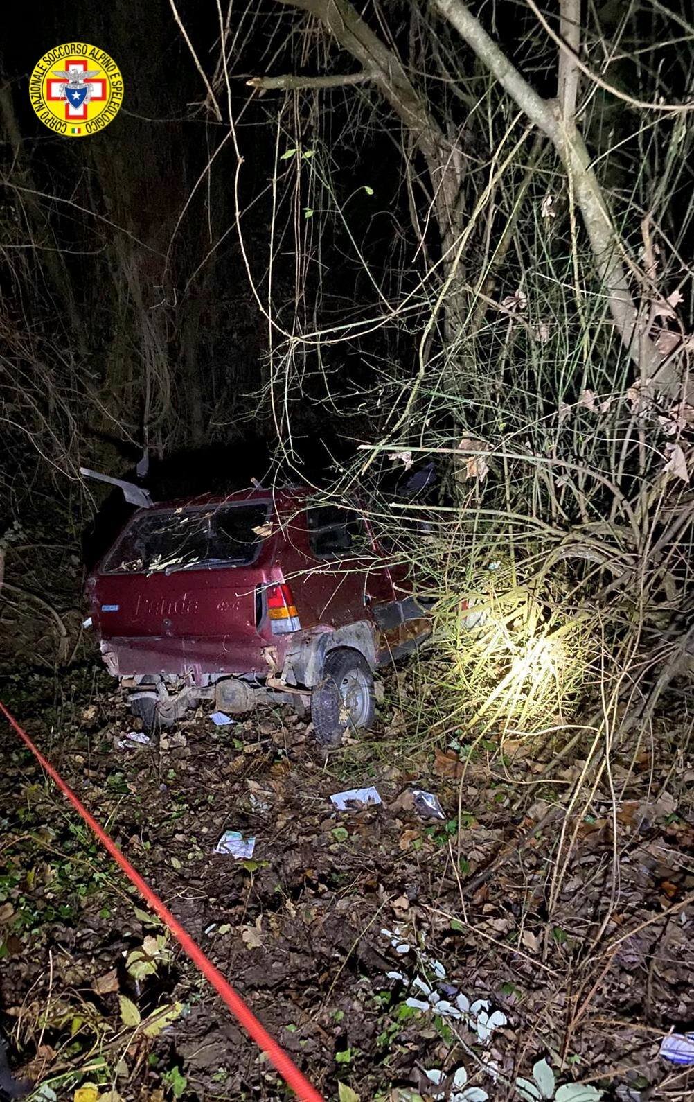 17 dicembre 2021. Zocca (MO). Auto finisce fuori strada.