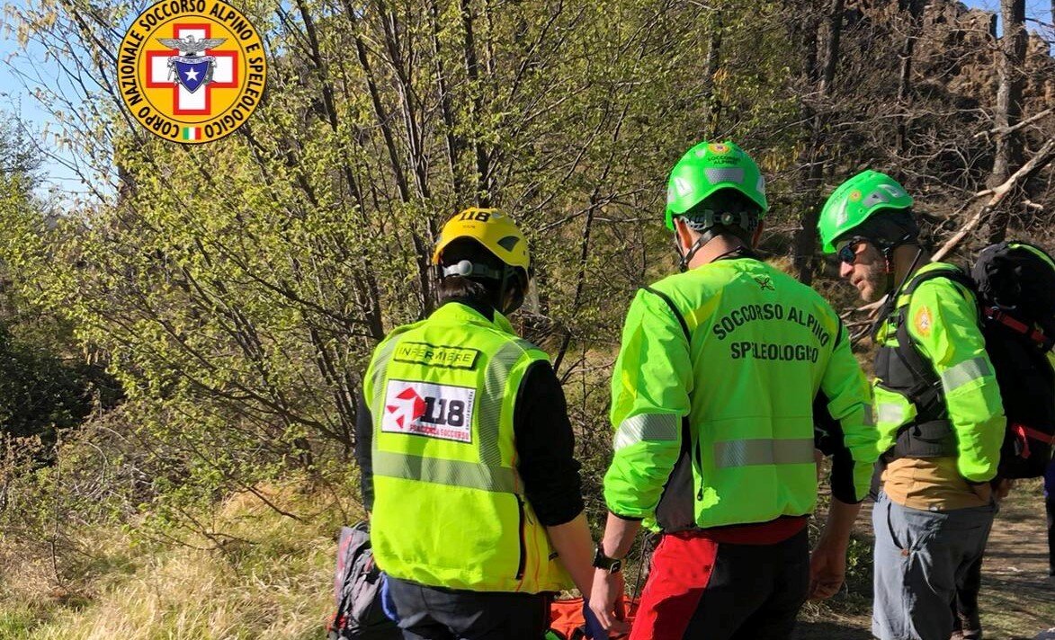 18 aprile 2022. Pietra Parcellara - Travo (PC). Cade e si procura un trauma durante escursione.