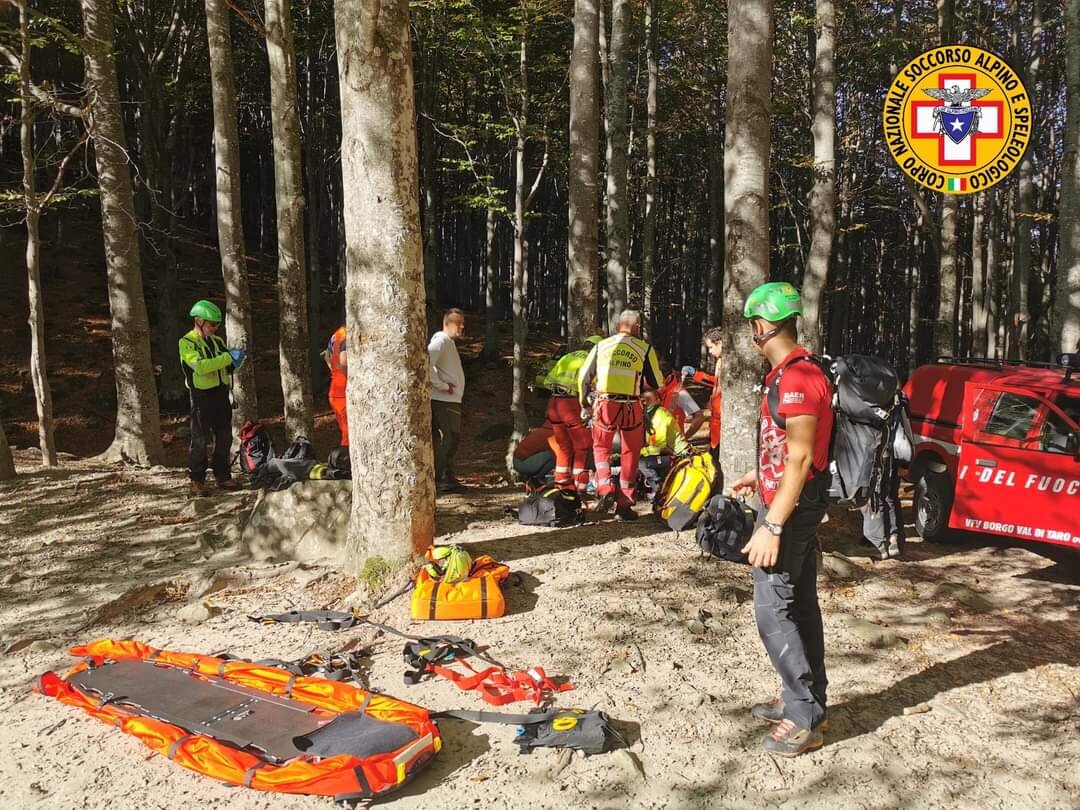 7 ottobre 2023. Doppio intervento del Soccorso Alpino e Speleologico Emilia Romagna stazione monte Orsaro nella giornata odierna.