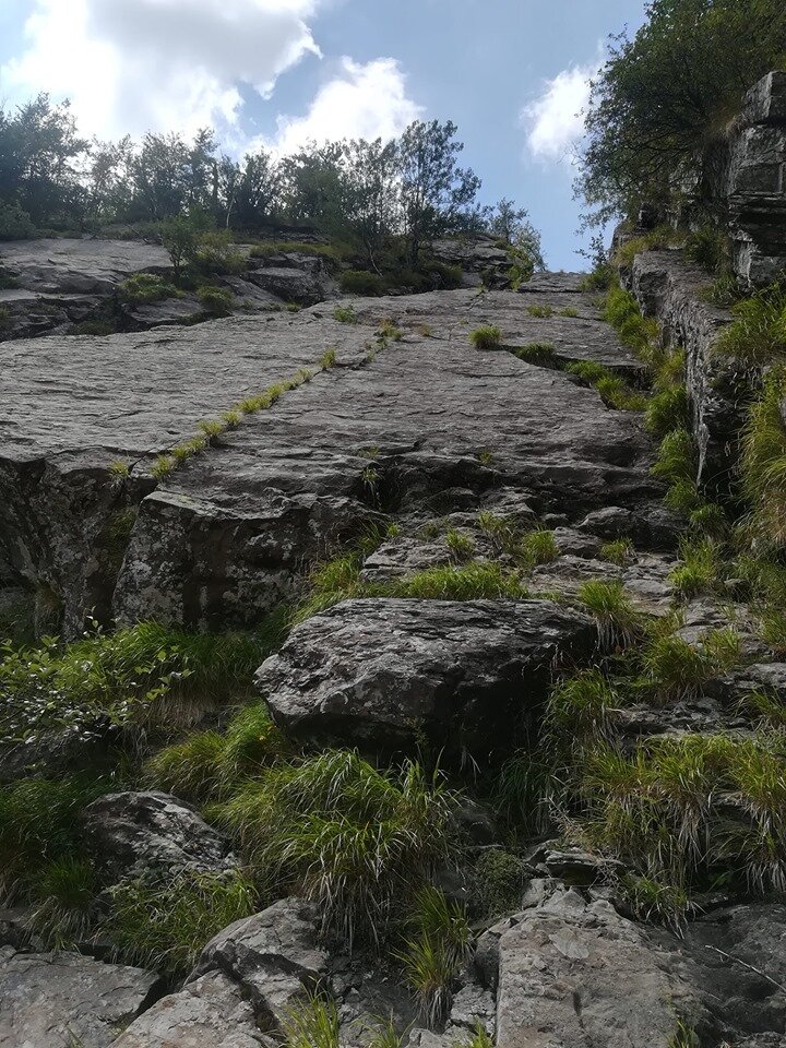 17 luglio 2019. Cascata della Parmetta (Lagoni, Corniglio - Pr). Lieve malore mentre arrampica. Alpinista recuperata dal Soccorso Alpino.