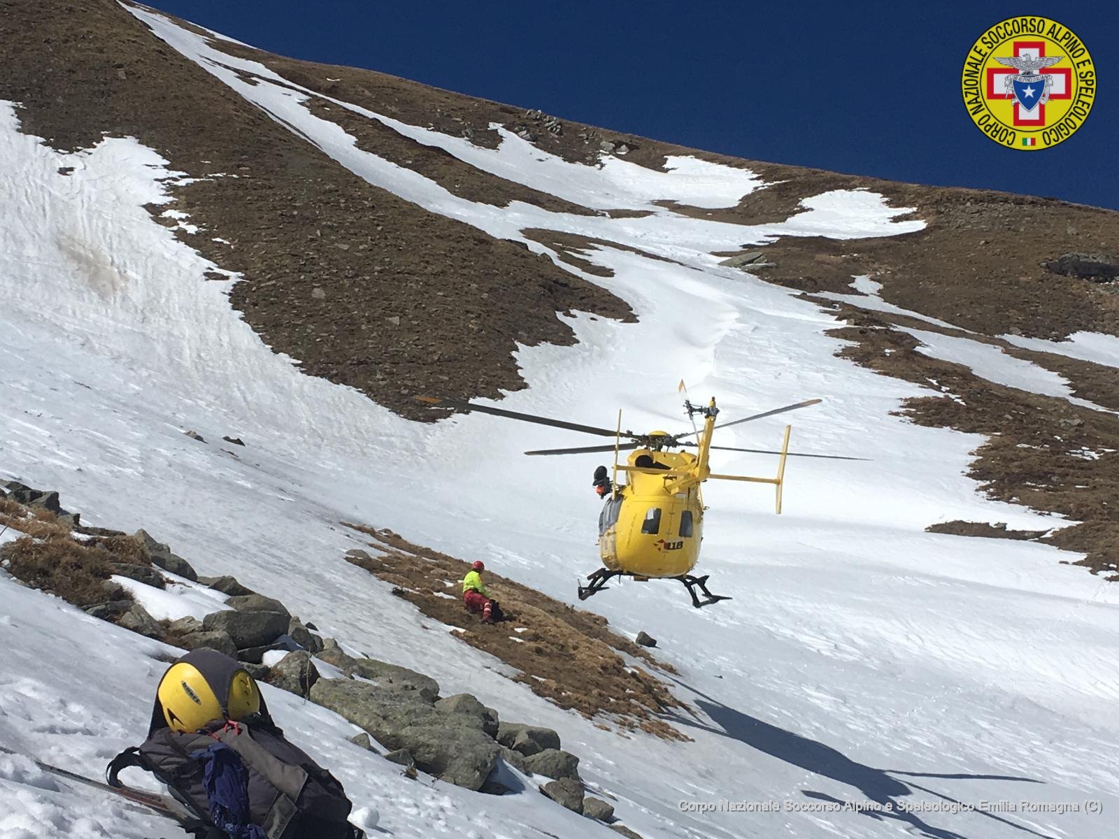 30 marzo 2019. Canale della Borra Villa Minozzo (RE). Scialpinista di infortuna, soccorso alpino ed elisoccorso in azione.