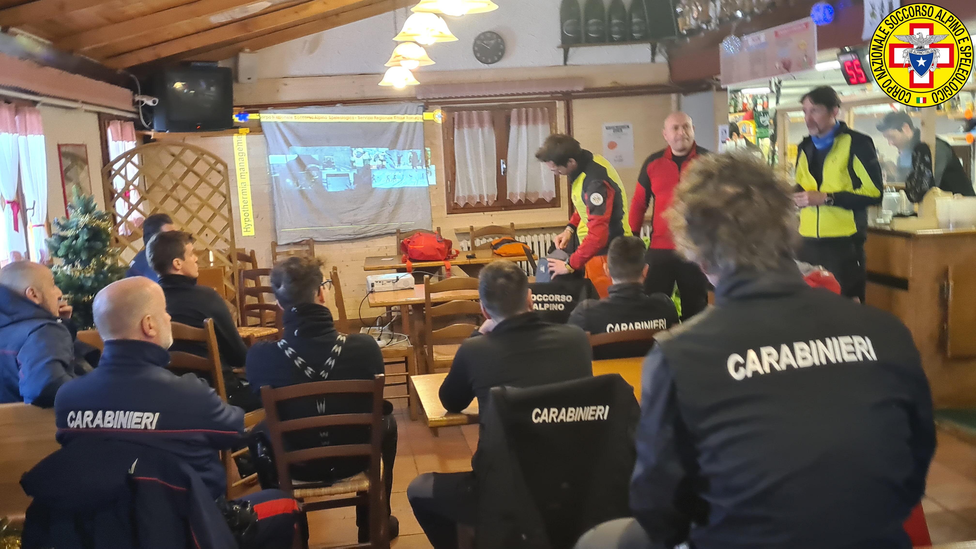 Luned&igrave; 13 febbraio 2023. Rifugio "La Capanna" Campigna (FC). Addestramento congiunto Carabinieri Forestali Servizio Meteomont e Soccorso Apino.