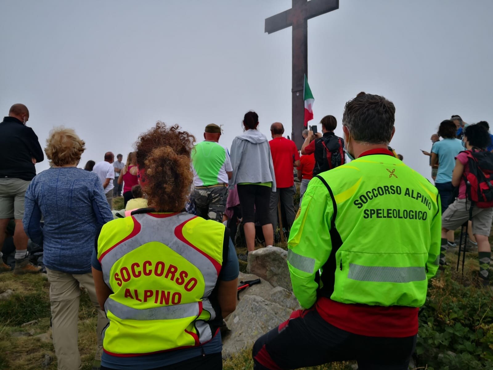 19 agosto 2020. Monte Marmagna (PR). Riposizionata la Madonnina di vetta.