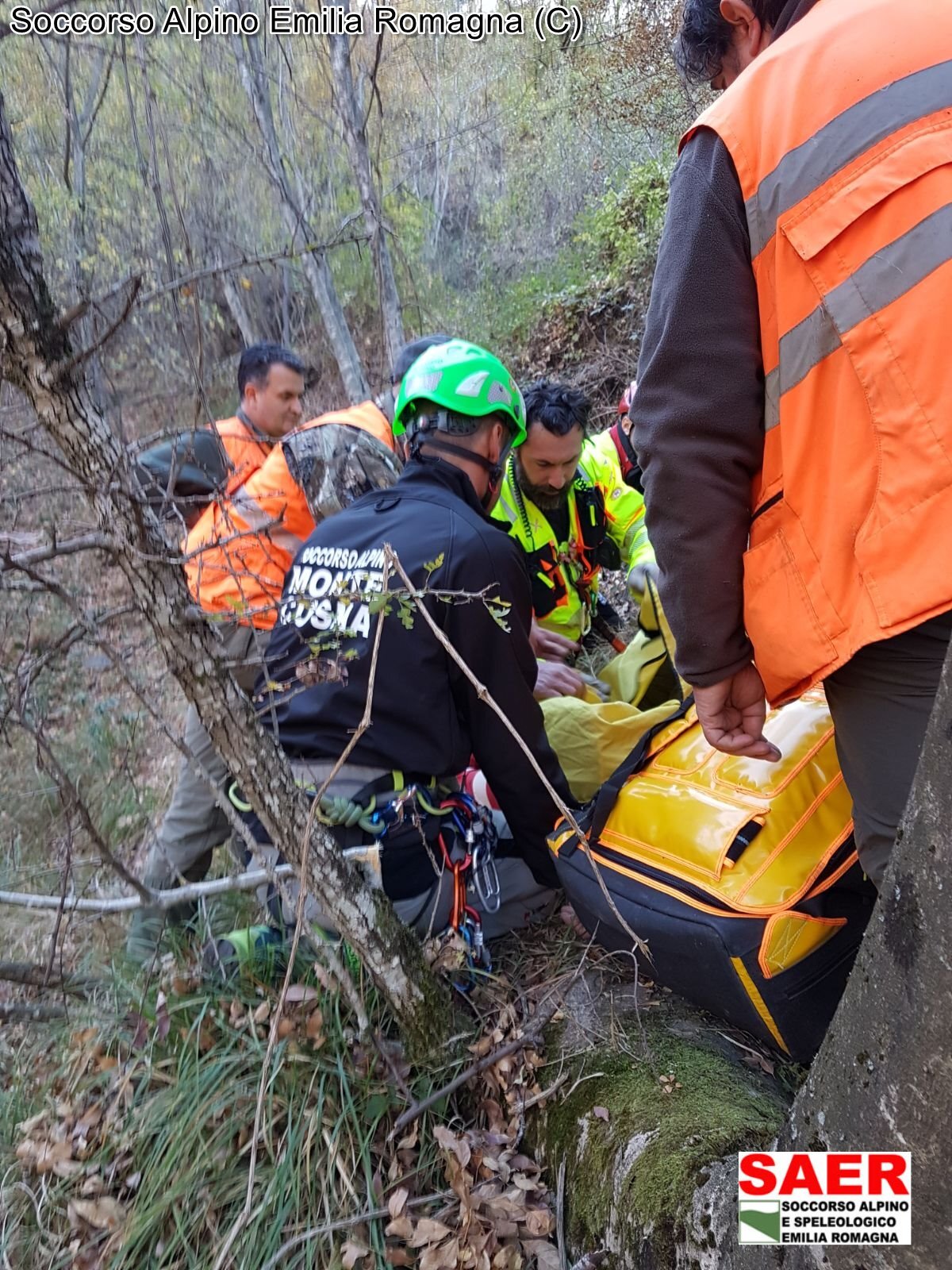 1 novembre 2017 - Caprile di Ligonchio (RE). Cacciatore accusa malore nel bosco.