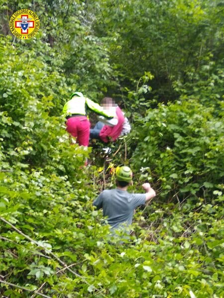 21 maggio 2021. Calanchi di Sabbiuno (BO). Soccorsa ragazza in difficolt&agrave; durante escursione.