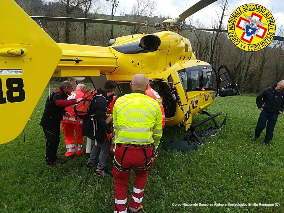 30 marzo 2018. COSTA VILLANA (Collecchio/Fornovo -Pr). Agricoltore si ribalta col trattore. Trasportato in ospedale in elicottero.