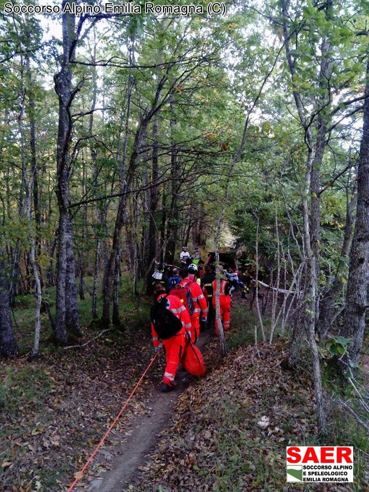 7 ottobre 2017 - Ca Bruna (Borgotaro - Pr) Biker cade fratturandosi la clavicola. Intervento dei Volontari SAER della Stazione Monte Orsaro