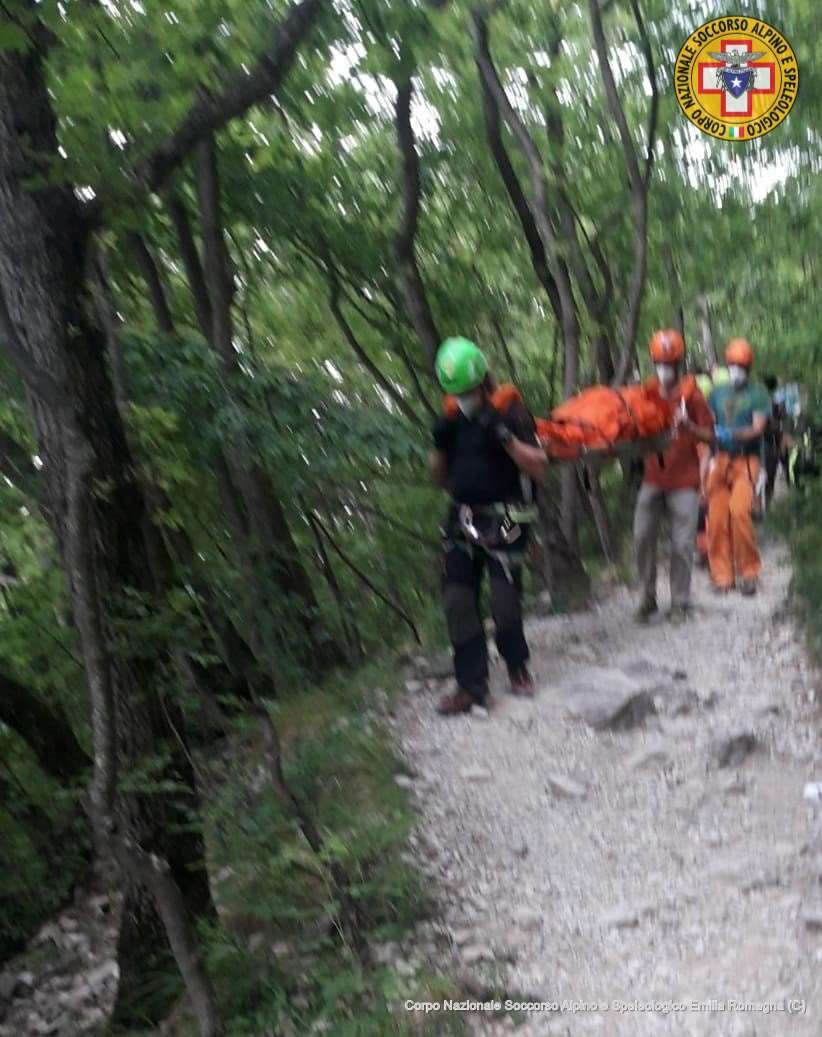 2 giugno 2020. Pietra di Bismantova (Castelnovo Monti -RE). Donna cade sul sentiero.