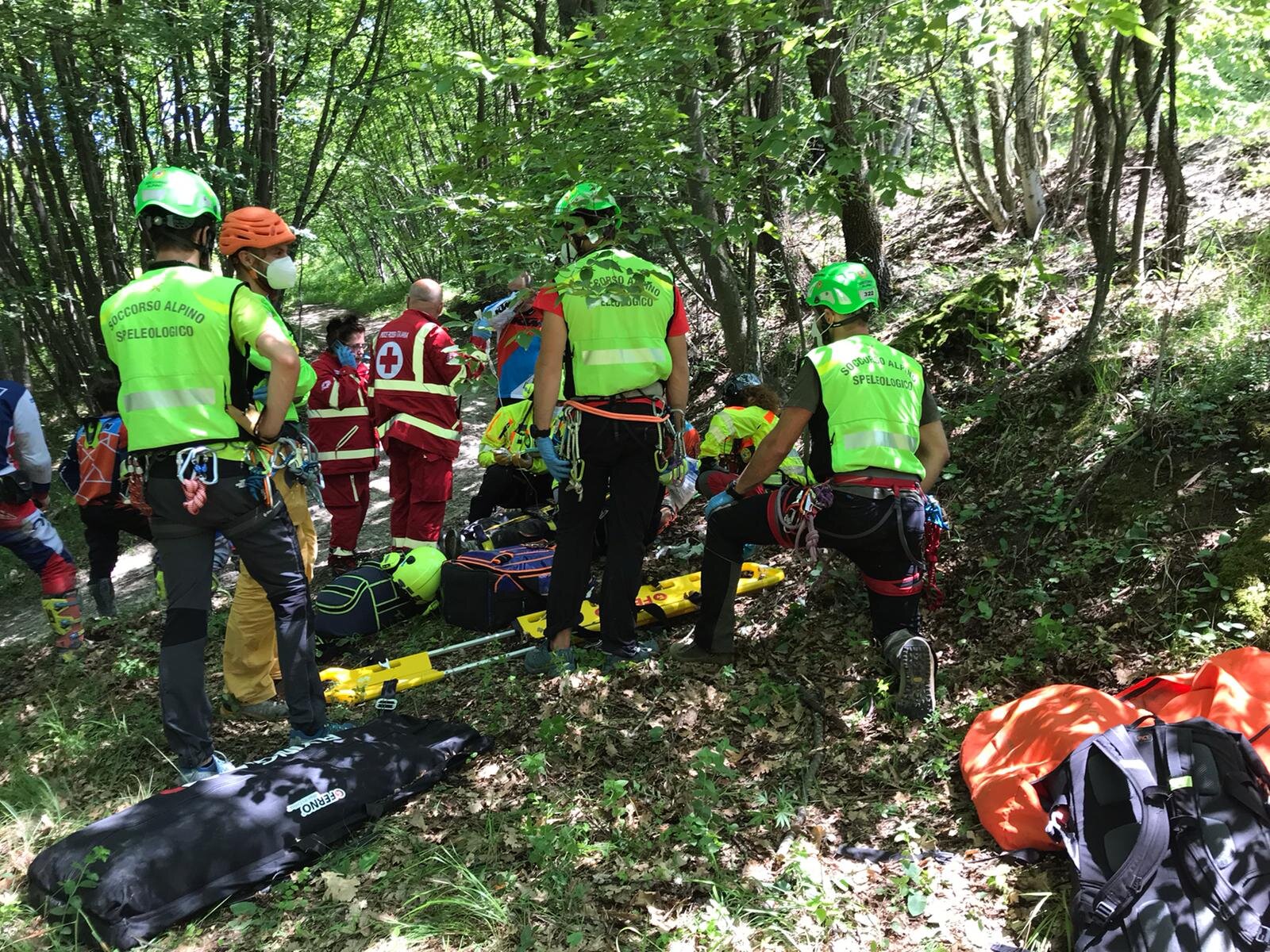 21 giugno 2020. Lago del Tasso, Casina (RE). Cade con la moto: trasportato all'ospedale in elicottero.