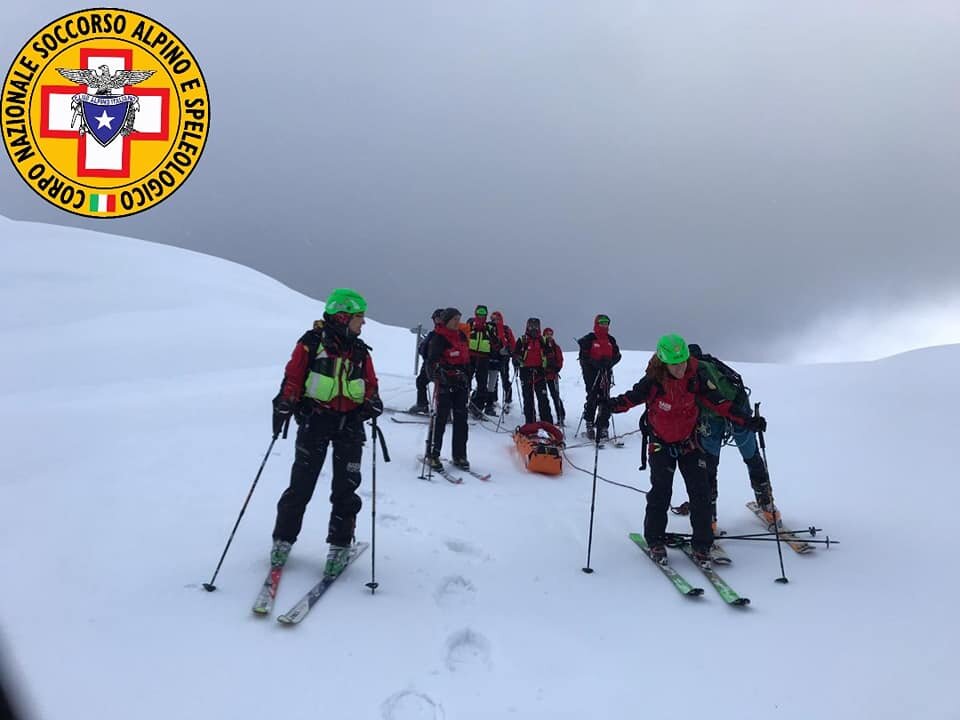 17 novembre 2019. Rifugio Battisti (Ligonghio - RE). Escursionista accusa malore. Trasportato a valle sotto una bufera di neve.
