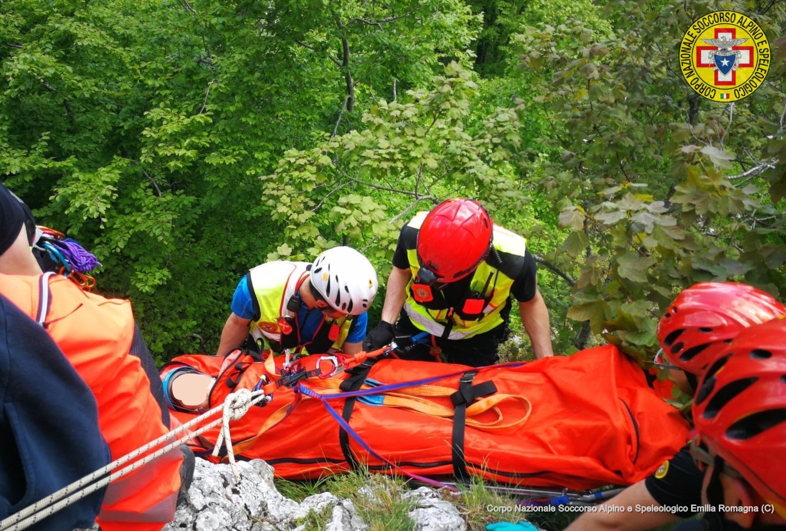2 giugno 2019. Falera di Verghereto (FC). Climber ferita recuperata e soccorsa dai tecnici del Soccorso Alpino.