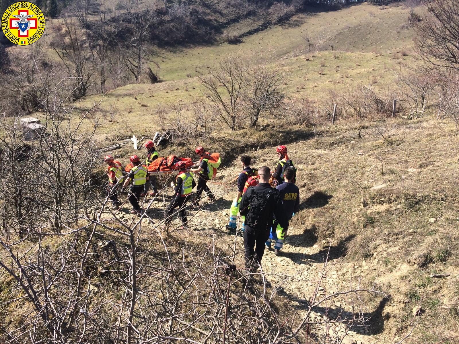 3 marzo 2019. San Benedetto in Alpe (FC). Escursionista si infortuna su sentiero: il Soccorso Alpino la soccorre.