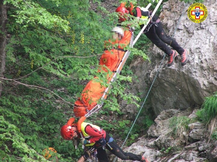 12 dicembre 2021. Vigiolo - Novafeltria (RN). Climber si infortuna procurandosi un trauma ad un arto.