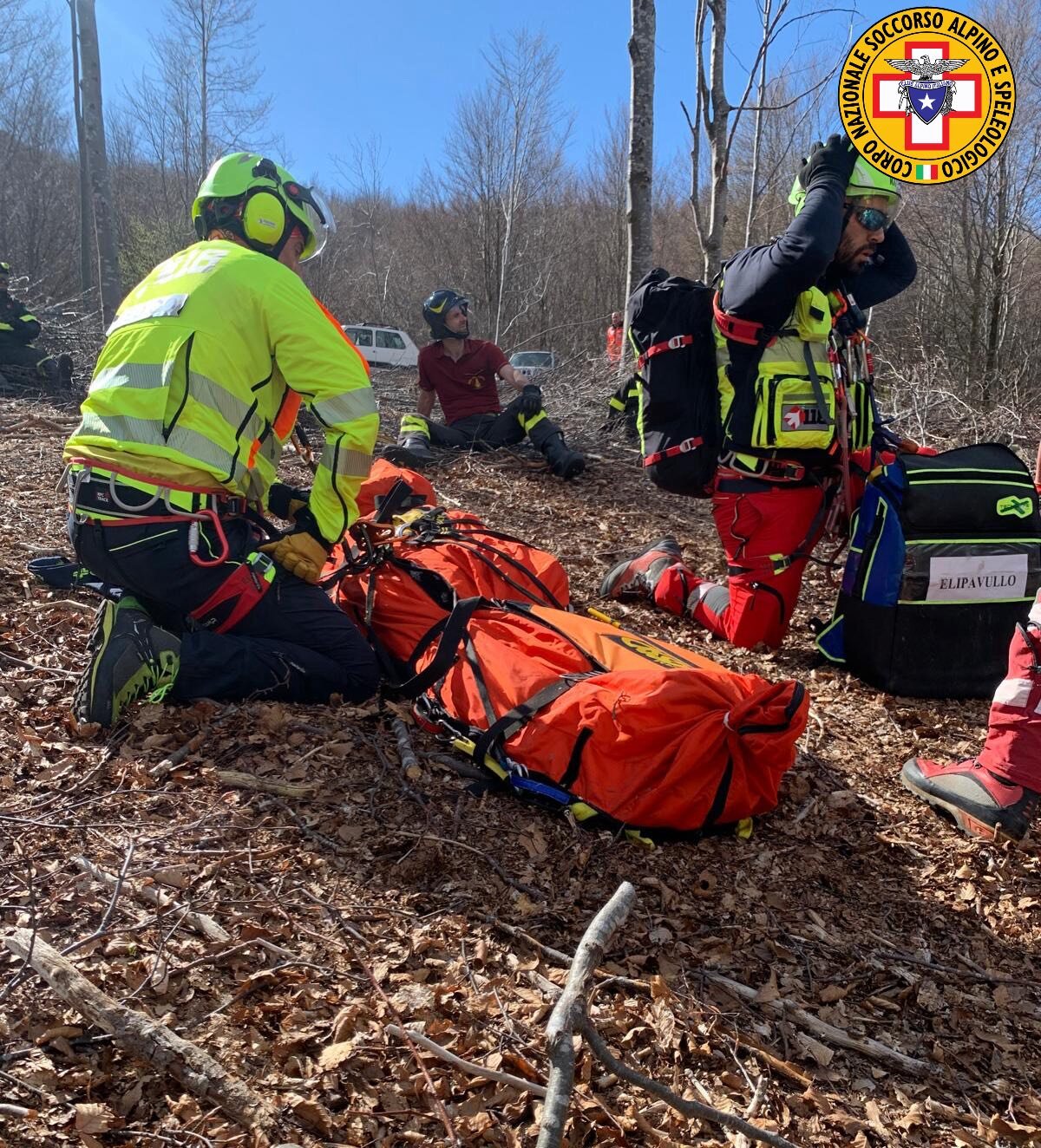 10 aprile 2026. Passo dei due Santi (Albareto - PR). Infortunio per un boscaiolo. 10 aprile 2026. Passo dei due Santi (Albareto - PR). Infortunio per un boscaiolo.