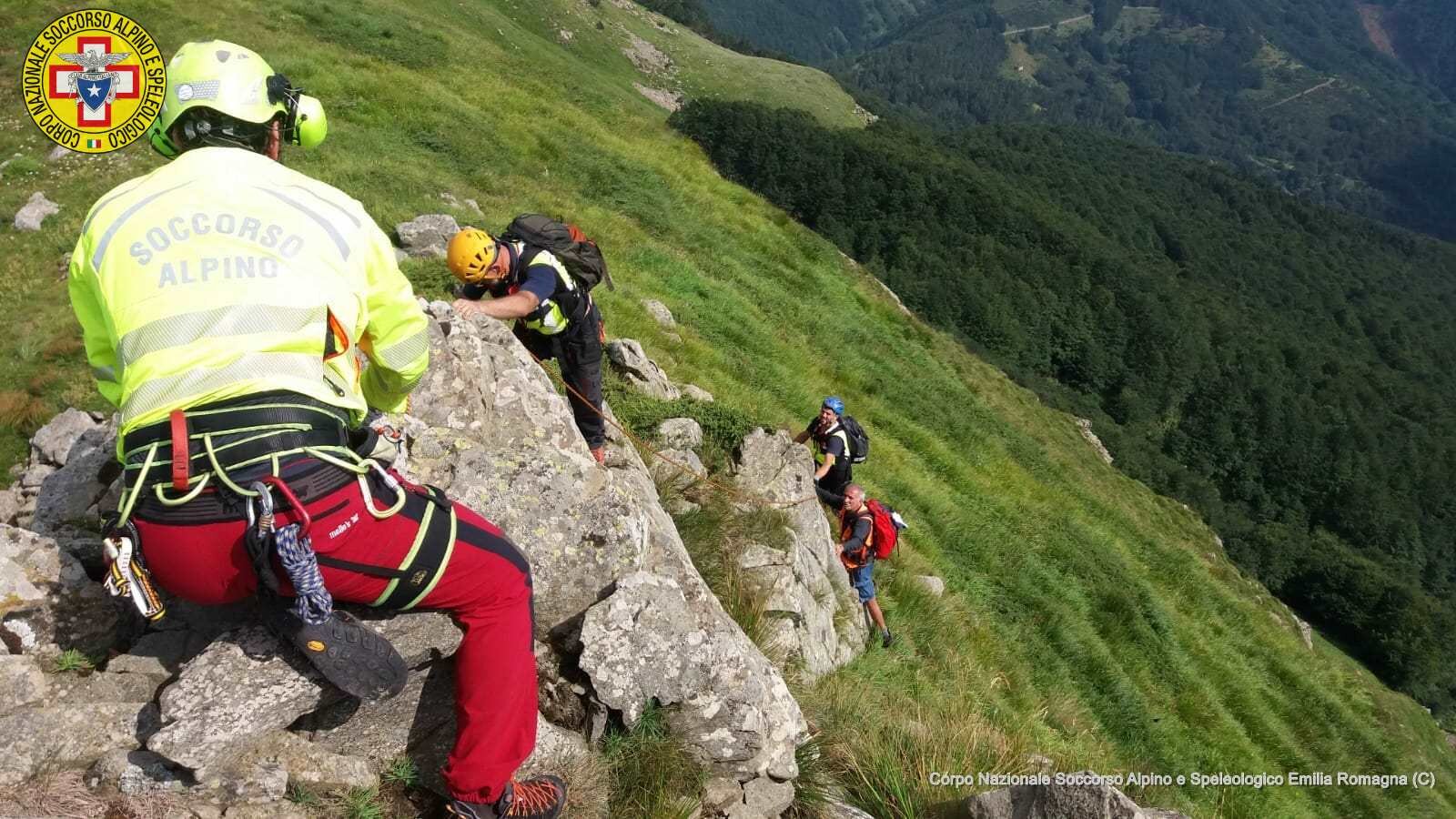 4 agosto 2018. Lago Torbido (MO). Soccorso escursionista caduto su parete rocciosa. Interviene L'elisoccorso.