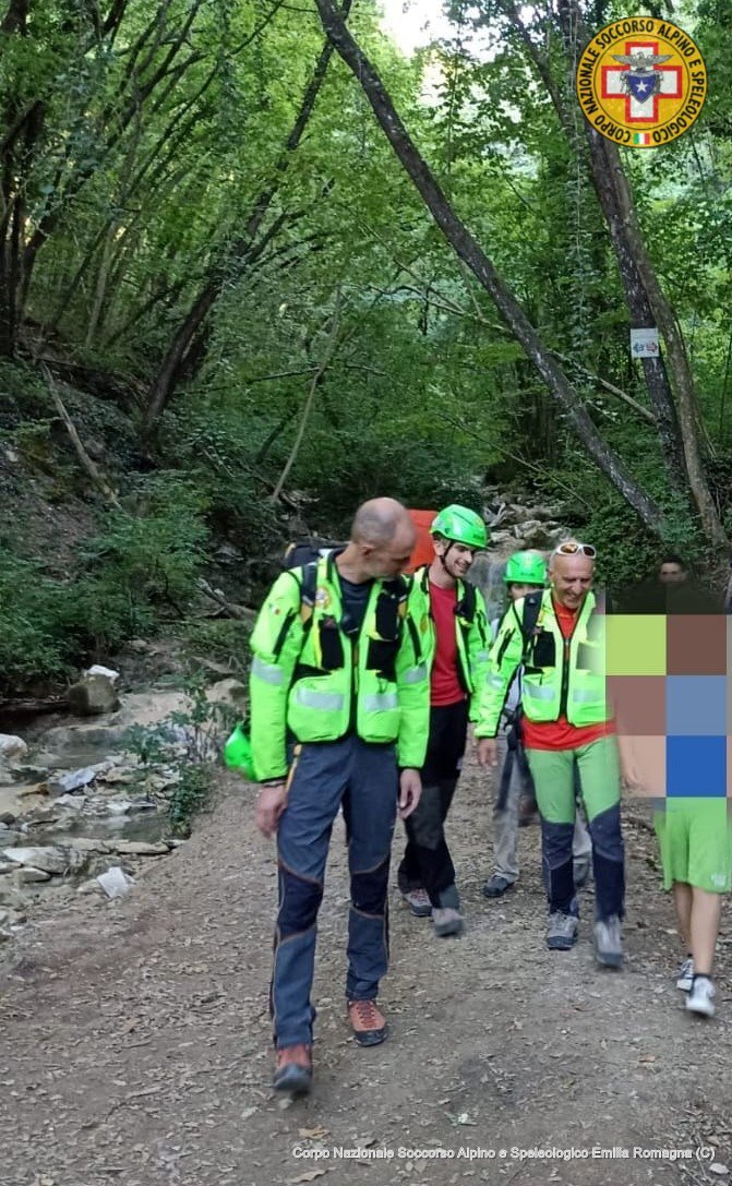 10 luglio 2022. Cascate del Bucamante (MO). Ragazzo cade e urta il capo durante escursione.