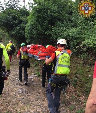 27 agosto 2020. Madonna del Faggio (BO). Cade su sentiero e si procura un trauma ad un arto. 27 agosto 2020. Madonna del Faggio (BO). Cade su sentiero e si procura un trauma ad un arto.