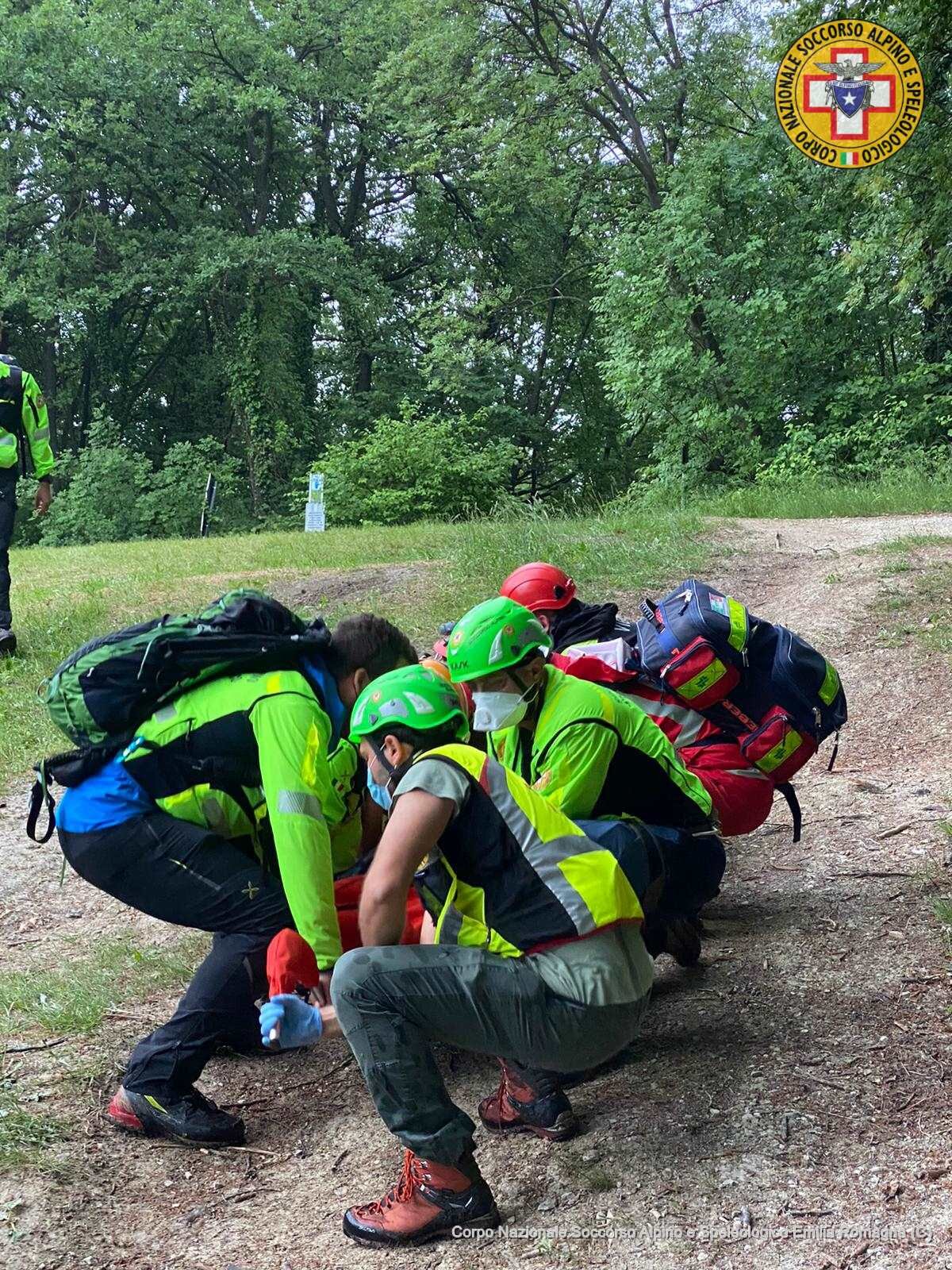 16 maggio 2020. Roncolo - Quattro Castella (RE). Cade in mountain-bike, trasportato in ospedale.