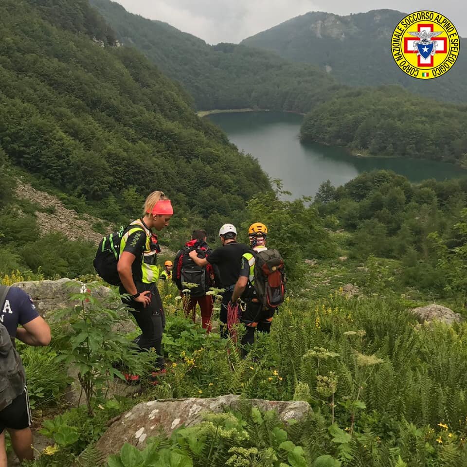 14 agosto 2018. Ridracoli Bagno di Romagna (FC). Escursionista cade su sentiero procurandosi un trauma dell'arto inferiore, intervento del Soccorso Alpino.