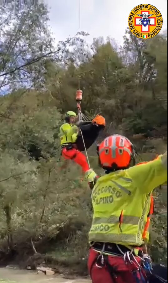 25 settembre 2024. Civorio -Civitella di Romagna (FC). Intervento di soccorso per una donna con trauma del rachide. 25 settembre 2024. Civorio -Civitella di Romagna (FC). Intervento di soccorso per una donna con trauma del rachide.