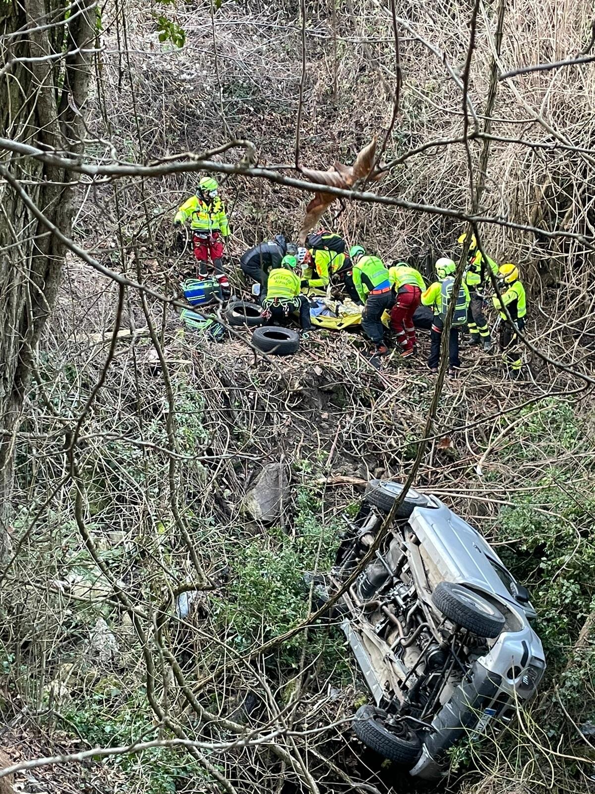 20 febbraio 2022. Castellaro (MO). Precipita con l'auto in una scarpata.