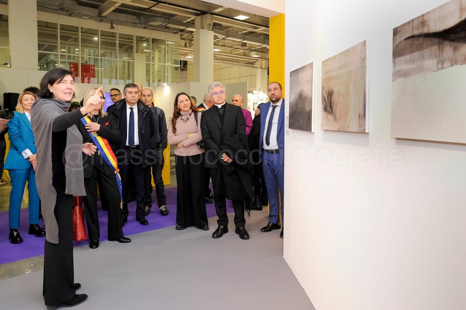 _mcf5870.jpeg _mcf5870.jpeg