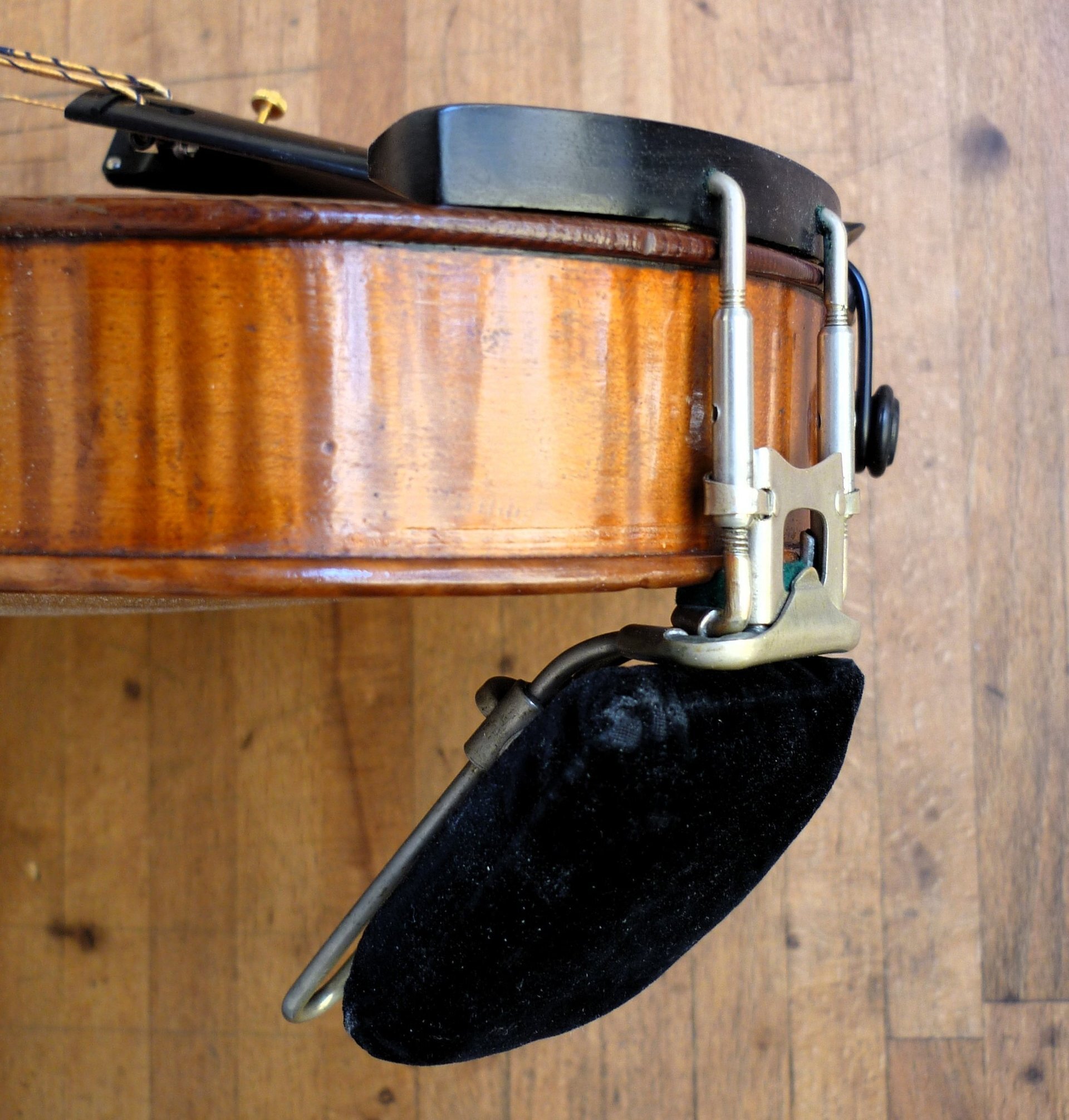 Compendio sulla mentoniera per violino. Le tipologie, i materiali e il montaggio.