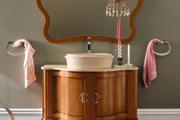 bagno Cerasa bagno classico romantico e raffinato con lavandino integrato in marmoresina sagomato ed anta in noce