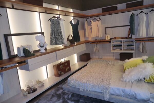 cabina armadio Rossetto cabina armadio su misura - retroilluminata - ripiani con rivestimento in cuoio marrone