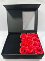 box-roses-red