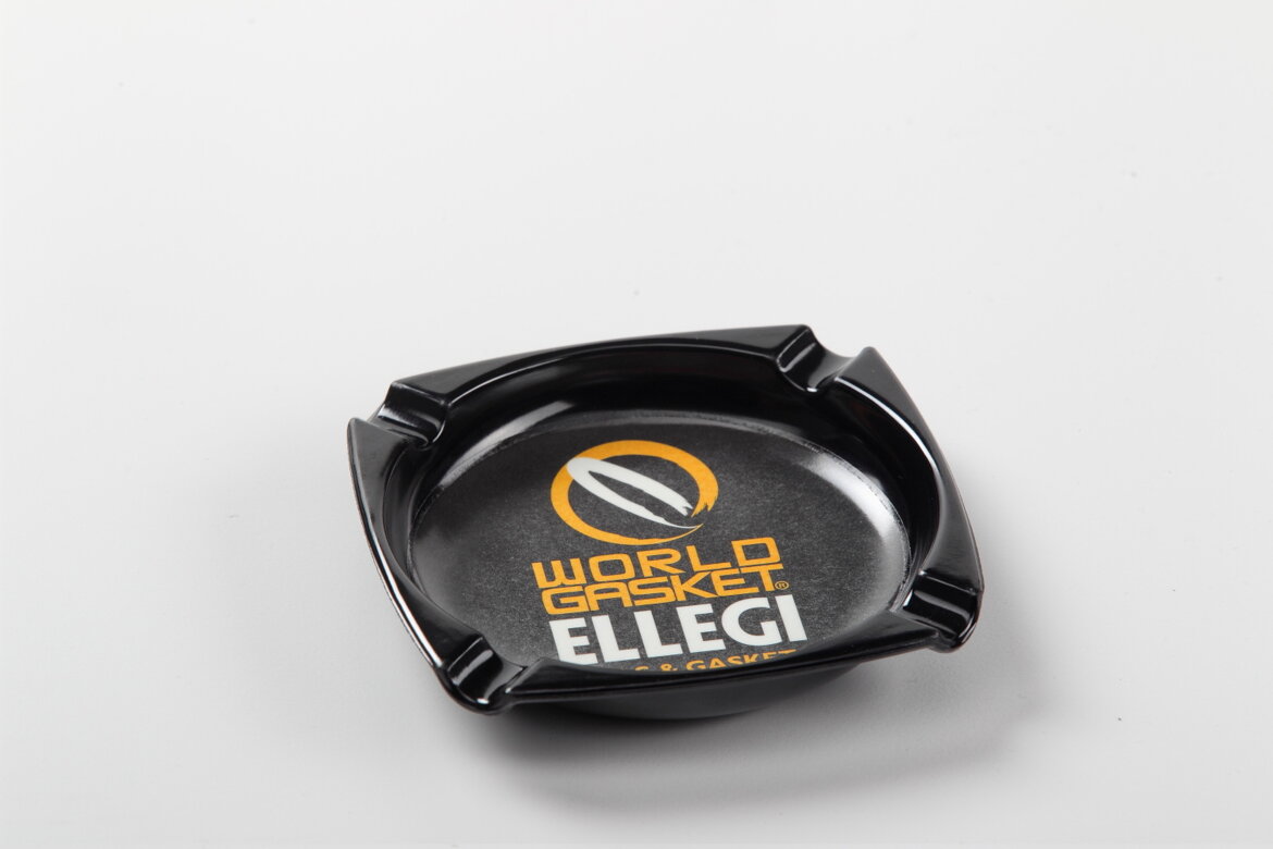 10,4 x 10,4 h 1,8 cm