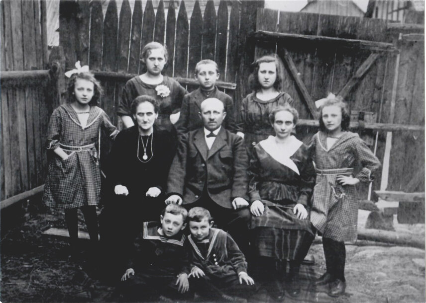 foto famiglia 3.jpeg