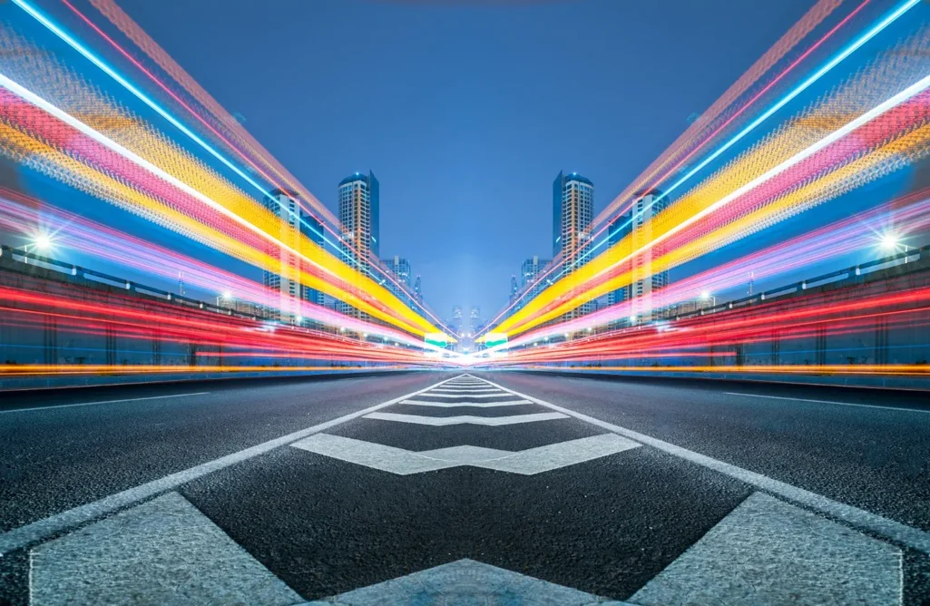 imgi_3_blurred-traffic-light-trails-road