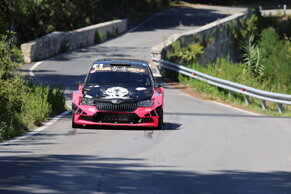 a_l10549.jpeg a_l10549.jpeg