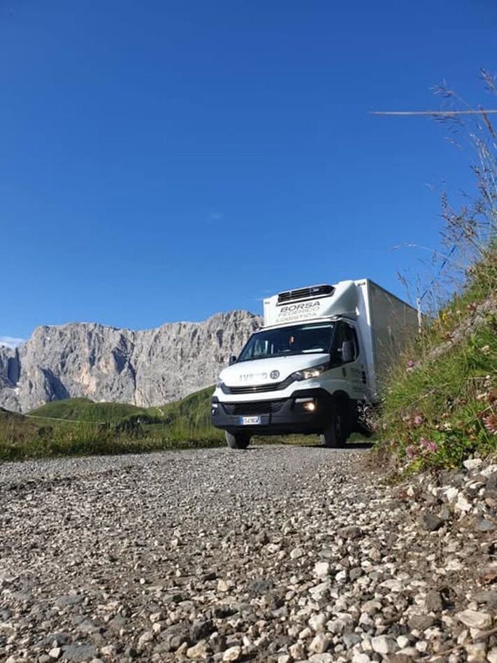 furgoni alpi2.jpeg furgoni alpi2.jpeg