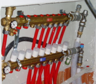 impianto termico , collettore , riscaldamento a pavimento
