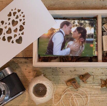 Confanetto in legno porta foto e usb FOTO LIBER