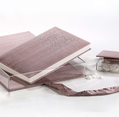 Album libro scrigno Bauletto e scrigno in seta di Shantung con rugiada di swarovski e plexiglass
