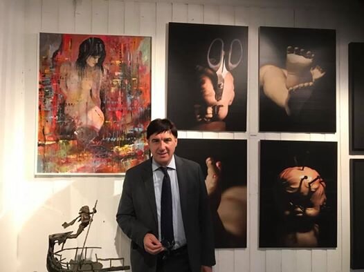 60331009-d5b9-41de-bb08-9b51aa59844a