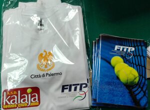 foto%20consegna%20kit%204.jpeg foto%20consegna%20kit%204.jpeg