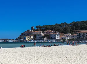 marina-di-campo-isola-d-elba-paese-1.webp