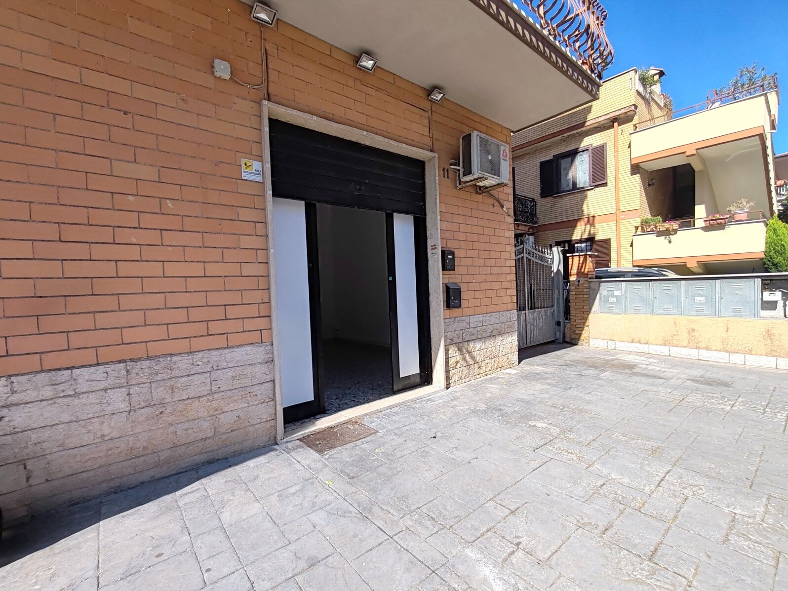 02fe63f2-b2f5-4951-9812-3493bc389fdd