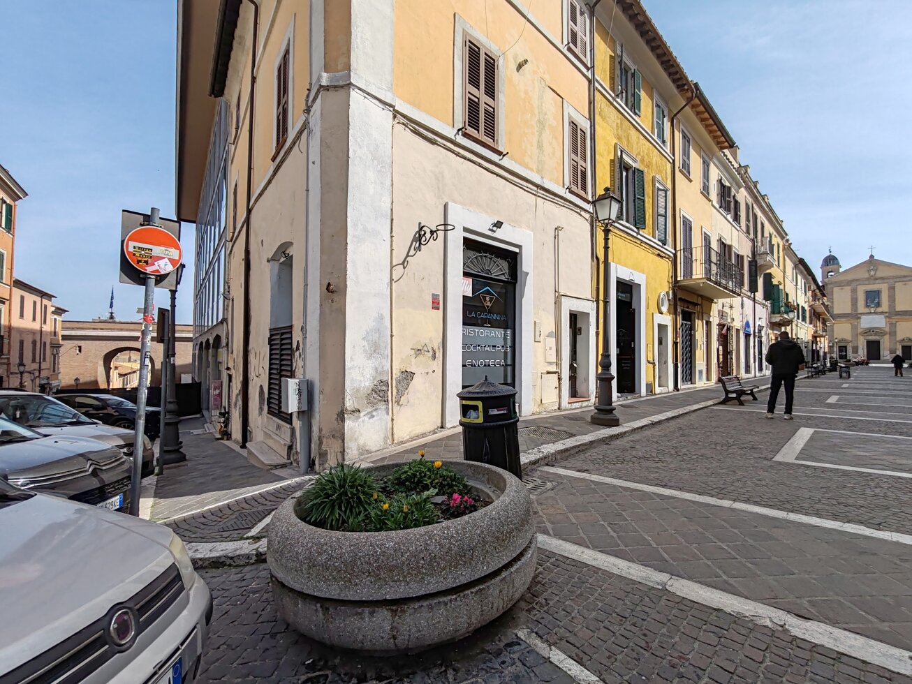 40d16fdc-6444-4a66-9323-61667d98707b