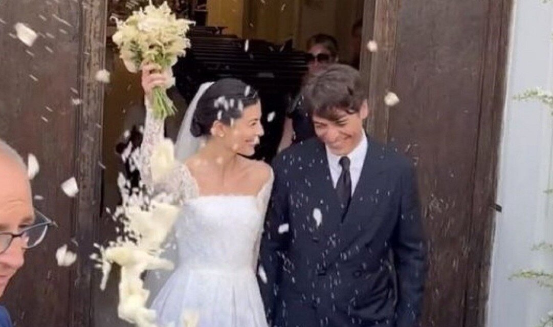 Alessandra Mastronardi e il suo look sposa: un'acconciatura romantica e chic Alessandra Mastronardi e il suo look sposa: un'acconciatura romantica e chic