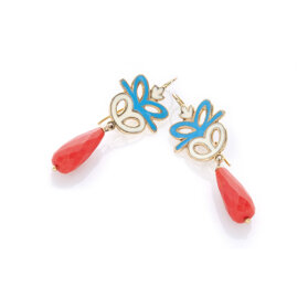 orecchini corallo Sciacca lavorato a goccia sfaccettata oro 14 kt e smalti colore bianco e azzurro