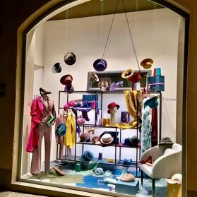vetrina LUCREXIA store TRICOMI vetrina LUCREXIA store TRICOMI